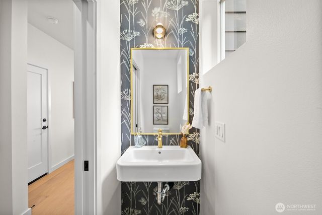 2851 NW 70th Street, Seattle, WA 98117