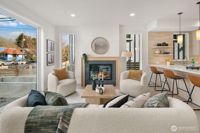 2851 NW 70th Street, Seattle, WA 98117