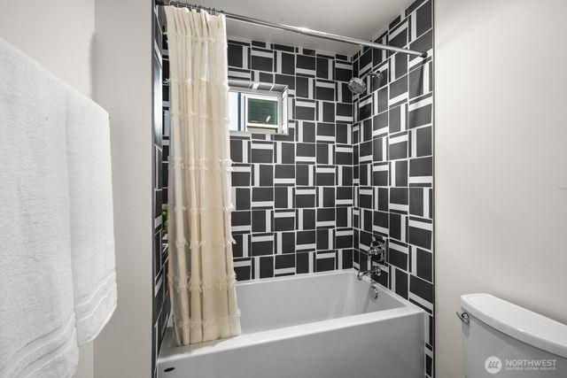 2851 NW 70th Street, Seattle, WA 98117