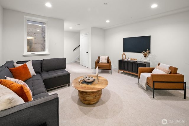 2851 NW 70th Street, Seattle, WA 98117