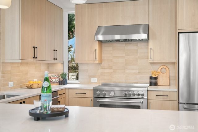 2851 NW 70th Street, Seattle, WA 98117