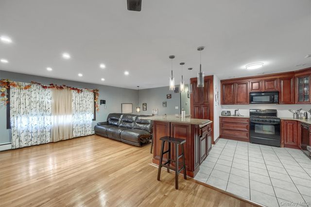 7 Briarwood Avenue, Monroe, NY 10950