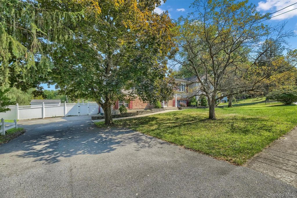 7 Briarwood Avenue, Monroe, NY 10950 — photo 2