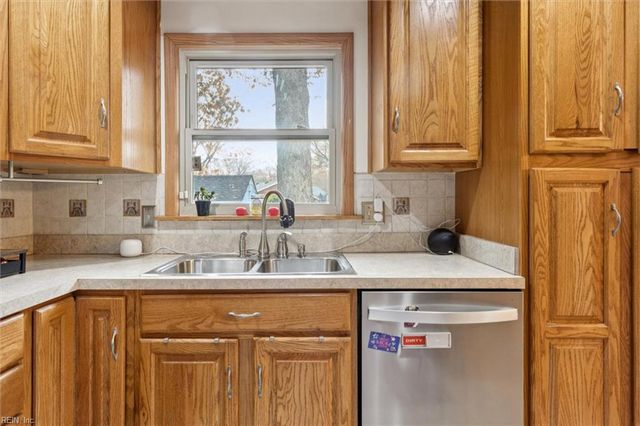 4705 Hazelwood RD, Hampton, VA 23666