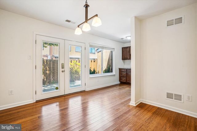 9082 ARLINGTON BLVD, Fairfax, VA 22031