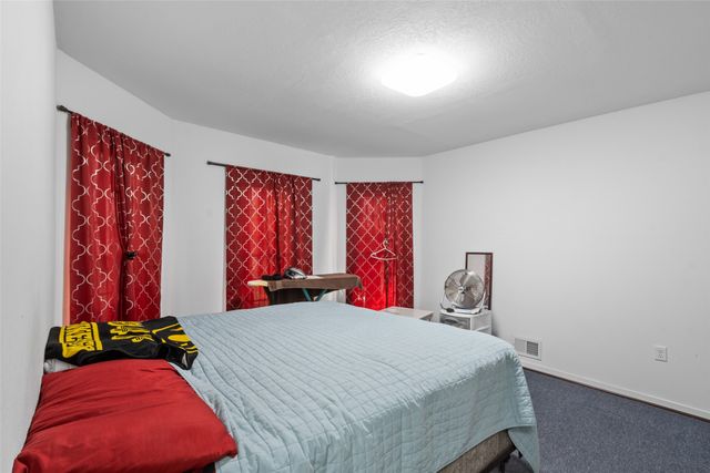 918 E 12TH Street, Des Moines, IA 50316