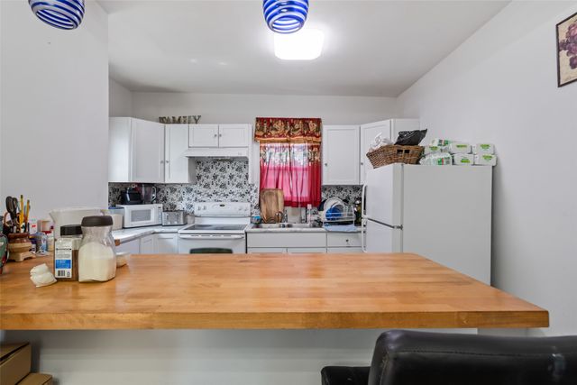 918 E 12TH Street, Des Moines, IA 50316