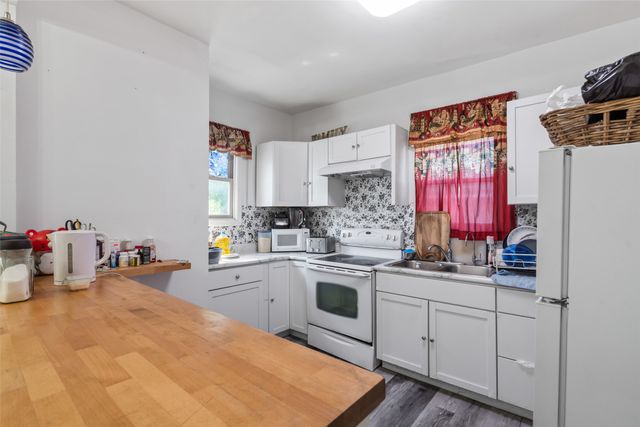 918 E 12TH Street, Des Moines, IA 50316