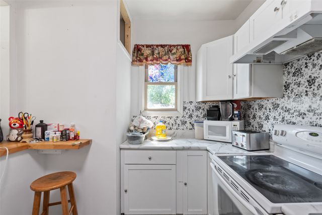 918 E 12TH Street, Des Moines, IA 50316