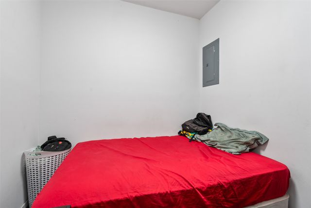 918 E 12TH Street, Des Moines, IA 50316