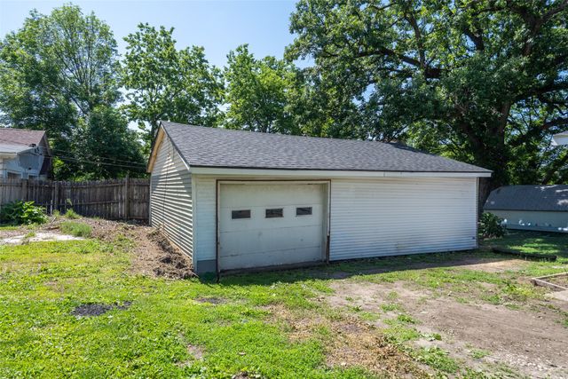 918 E 12TH Street, Des Moines, IA 50316