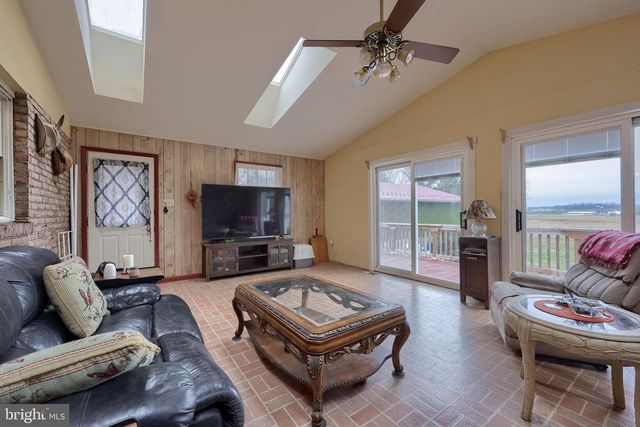 1019 SPRING VALLEY RD, Quarryville, PA 17566