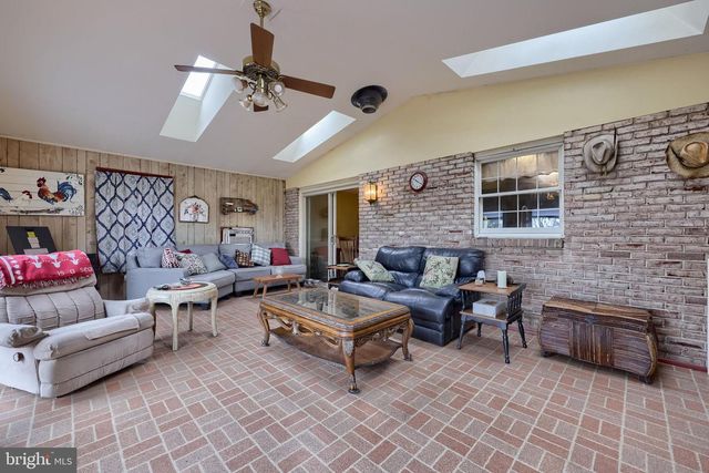 1019 SPRING VALLEY RD, Quarryville, PA 17566