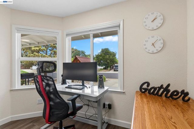 1135 Killarney St, Livermore, CA 94550