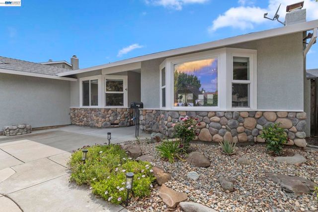 1135 Killarney St, Livermore, CA 94550