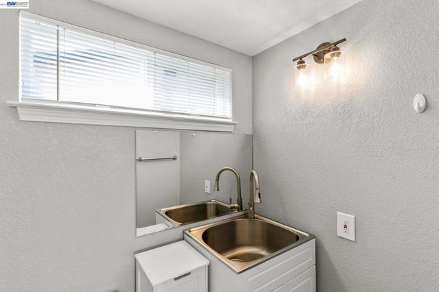 1135 Killarney St, Livermore, CA 94550