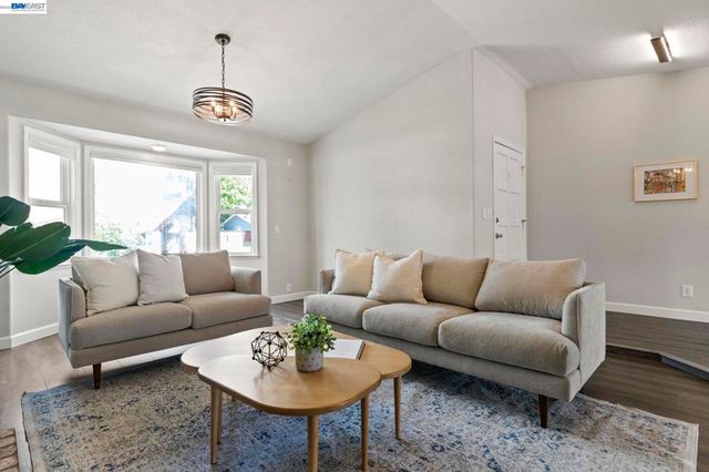 1135 Killarney St, Livermore, CA 94550
