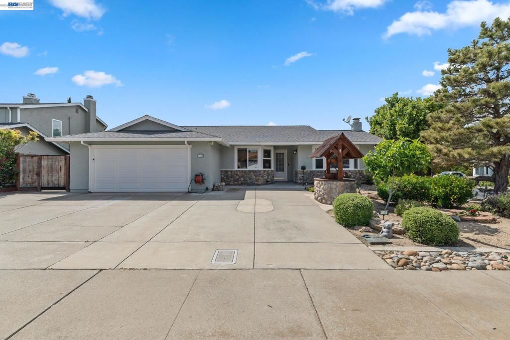 Image 1 of property listing at 1135 Killarney St, Livermore, CA 94550