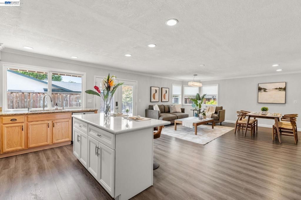 Image 20 of property listing at 1135 Killarney St, Livermore, CA 94550