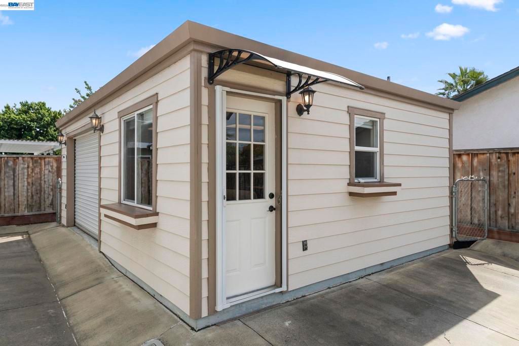 Image 35 of property listing at 1135 Killarney St, Livermore, CA 94550