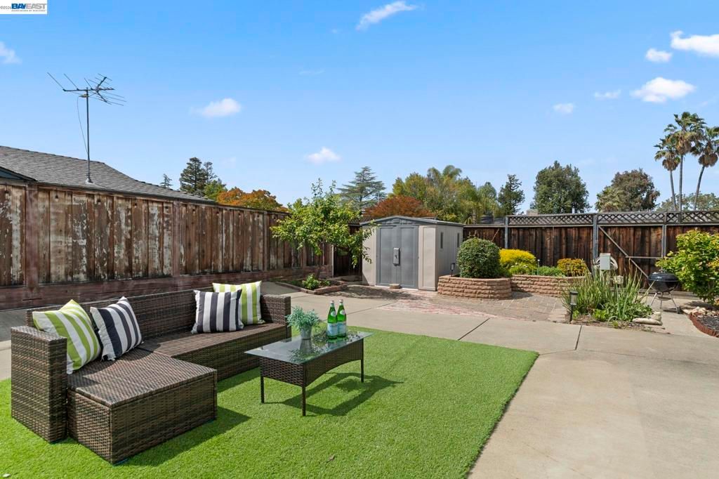 Image 44 of property listing at 1135 Killarney St, Livermore, CA 94550