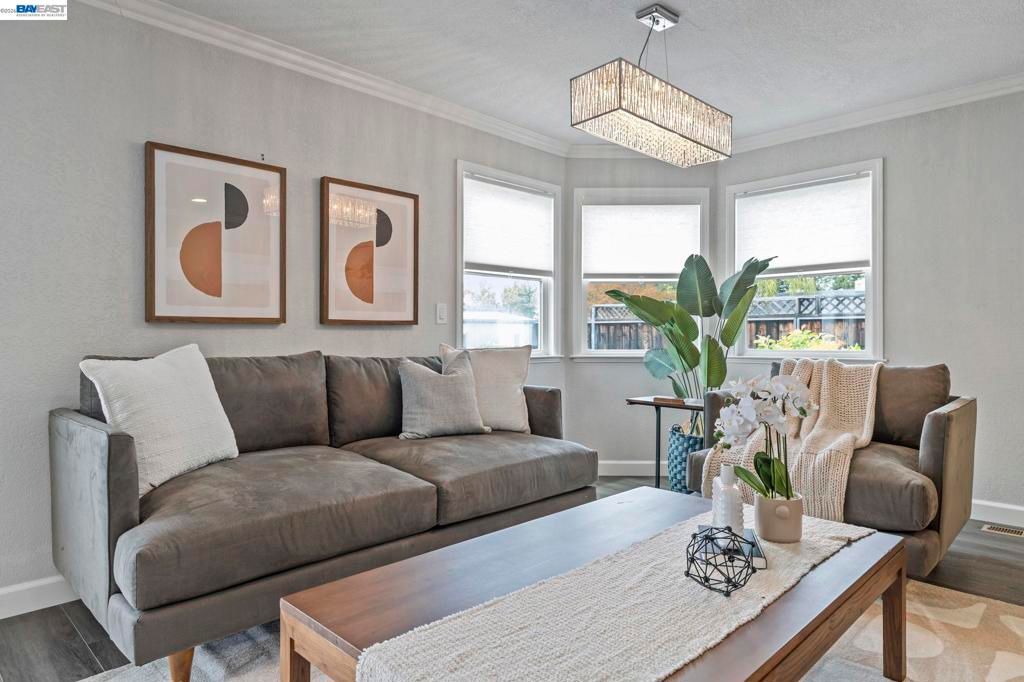 Image 8 of property listing at 1135 Killarney St, Livermore, CA 94550