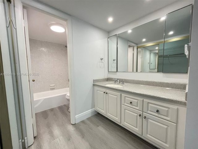 3800 N Hills Dr 308, Hollywood, FL 33021