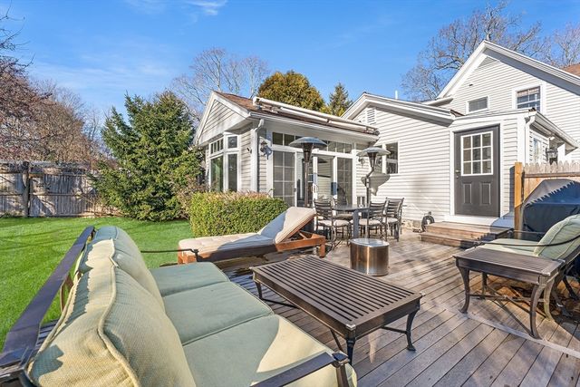 29 Cottage St, Wellesley, MA 02482