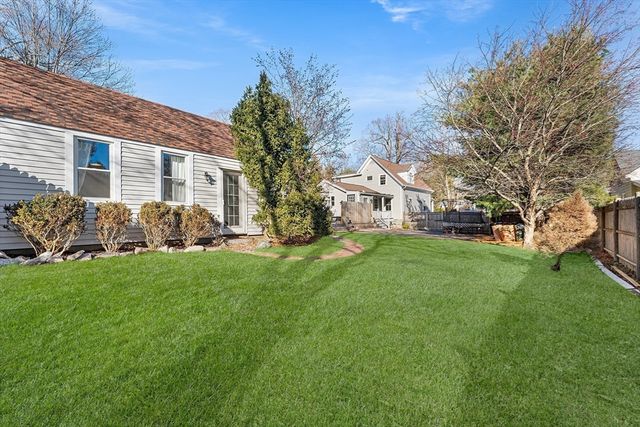 29 Cottage St, Wellesley, MA 02482