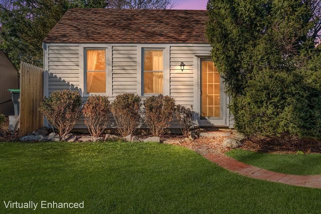 29 Cottage St, Wellesley, MA 02482