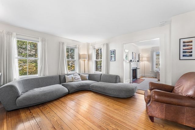 29 Cottage St, Wellesley, MA 02482