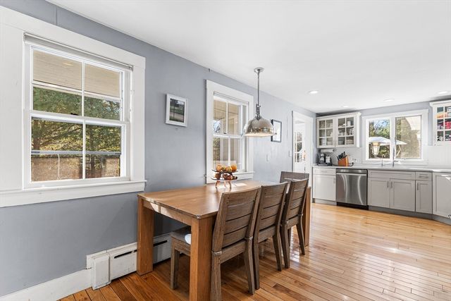 29 Cottage St, Wellesley, MA 02482