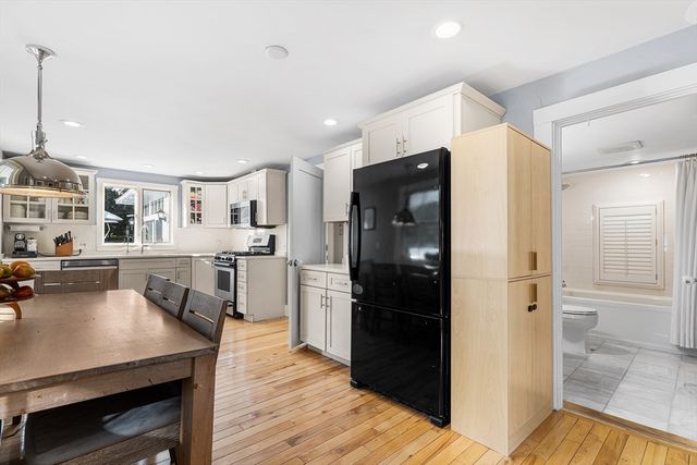 29 Cottage St, Wellesley, MA 02482