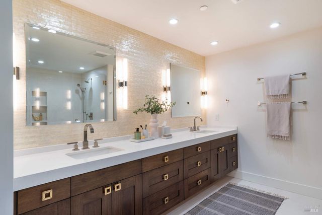 17355 Norrbom Rd, Sonoma, CA 95476