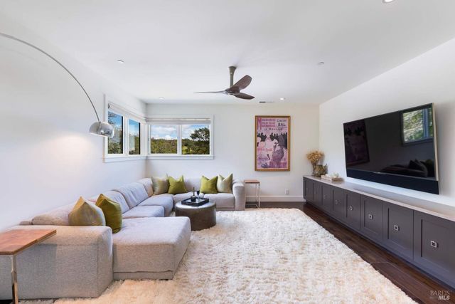 17355 Norrbom Rd, Sonoma, CA 95476