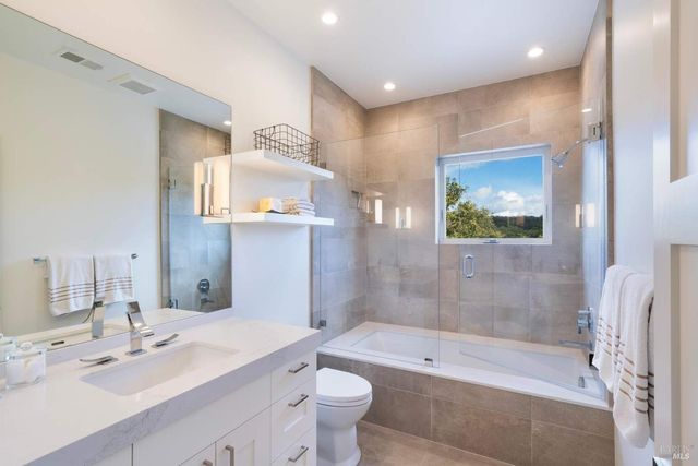 17355 Norrbom Rd, Sonoma, CA 95476