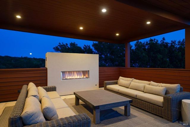 17355 Norrbom Rd, Sonoma, CA 95476