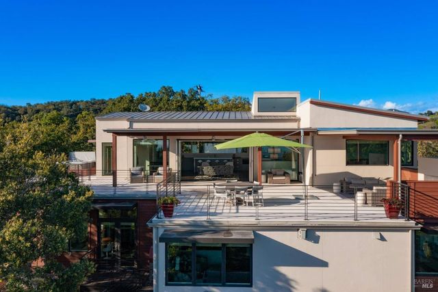 17355 Norrbom Rd, Sonoma, CA 95476