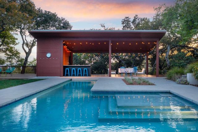 17355 Norrbom Rd, Sonoma, CA 95476