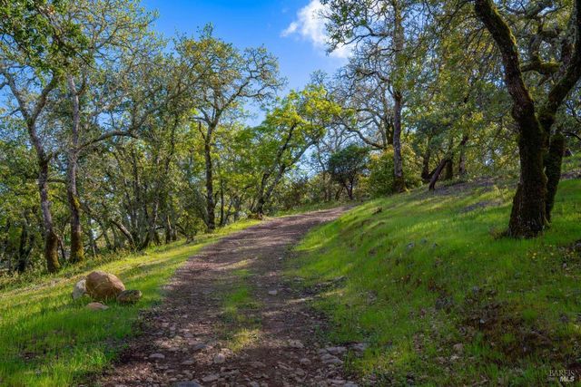 17355 Norrbom Rd, Sonoma, CA 95476