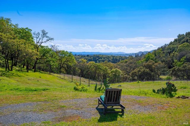 17355 Norrbom Rd, Sonoma, CA 95476