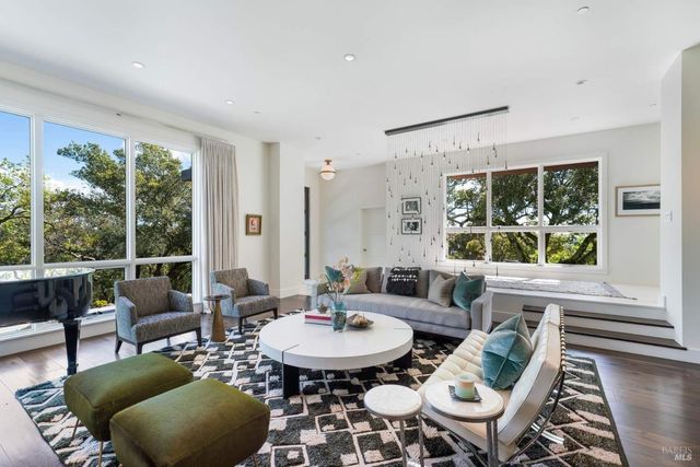 17355 Norrbom Rd, Sonoma, CA 95476