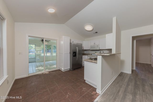 119 Red Bird Lane, Hampstead, NC 28443