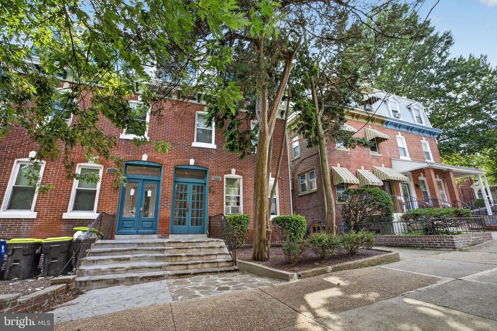 1020 W 8TH ST, WILMINGTON, DE 19806 — exterior