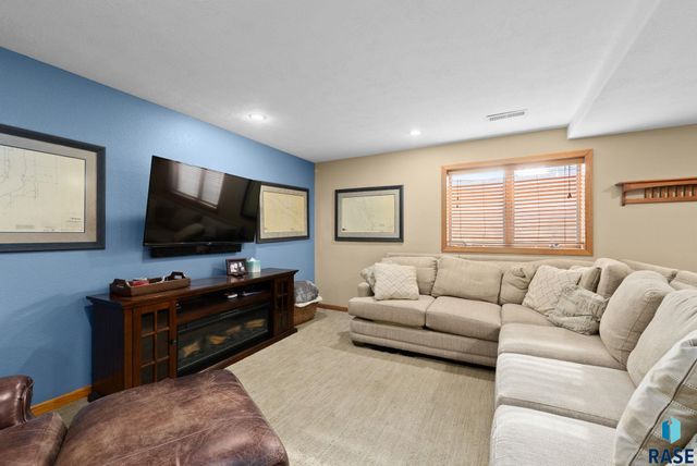 209 W Ironwood St Street, Brandon, SD 57005