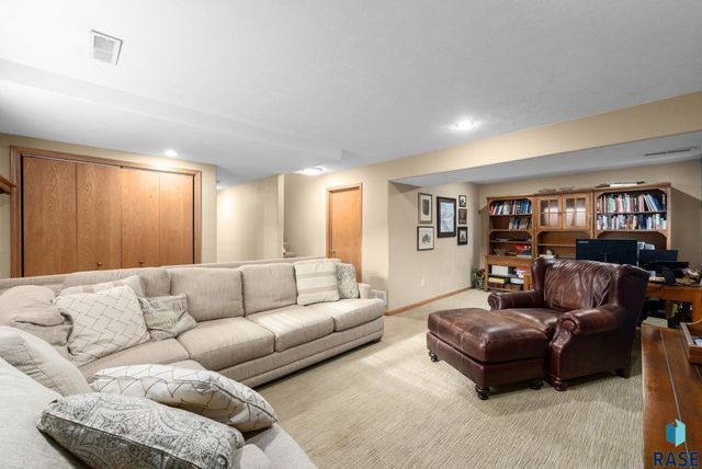 209 W Ironwood St Street, Brandon, SD 57005