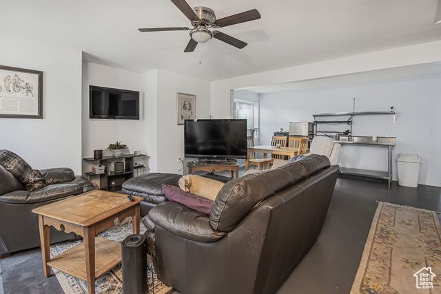 1009 W PARK PALISADE DR, South Jordan, UT 84095
