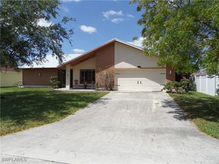 1216 SE 22nd PL, Cape Coral, FL 33990
