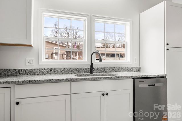 1003 Wesbrooke Court, Bessemer City, NC 28016