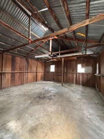 2810 W Salinas, San Antonio, TX 78207